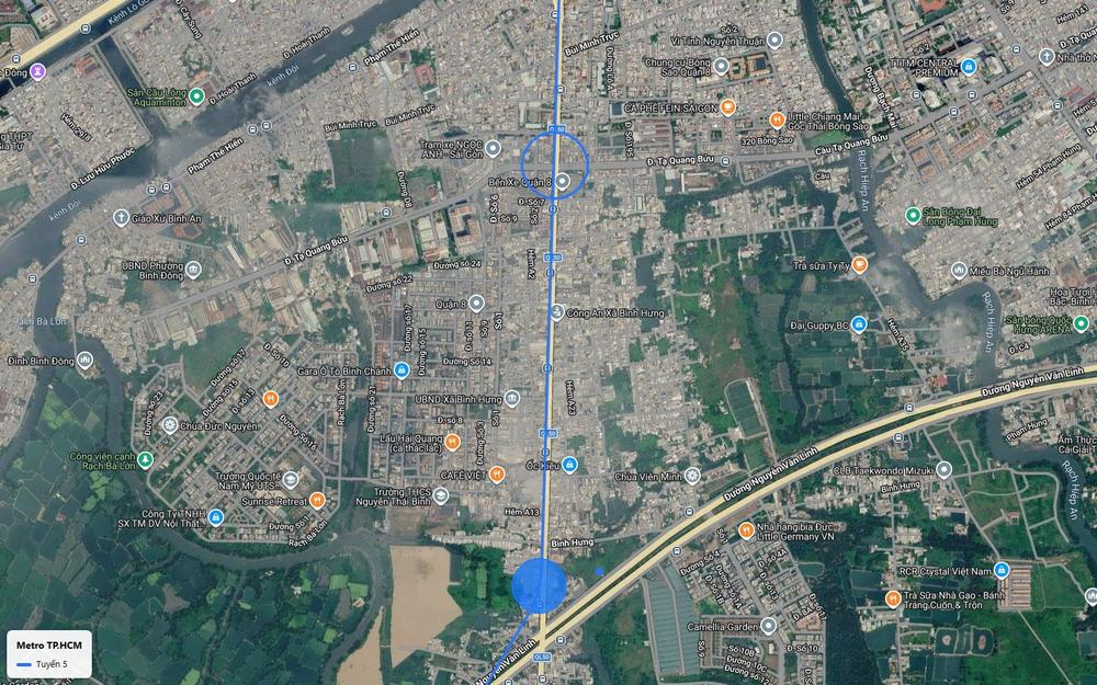 Tuyến metro số 5 TP.HCM chạy dọc Quốc lộ 50 qua xã Bình Hưng, giao đại lộ Nguyễn Văn Linh